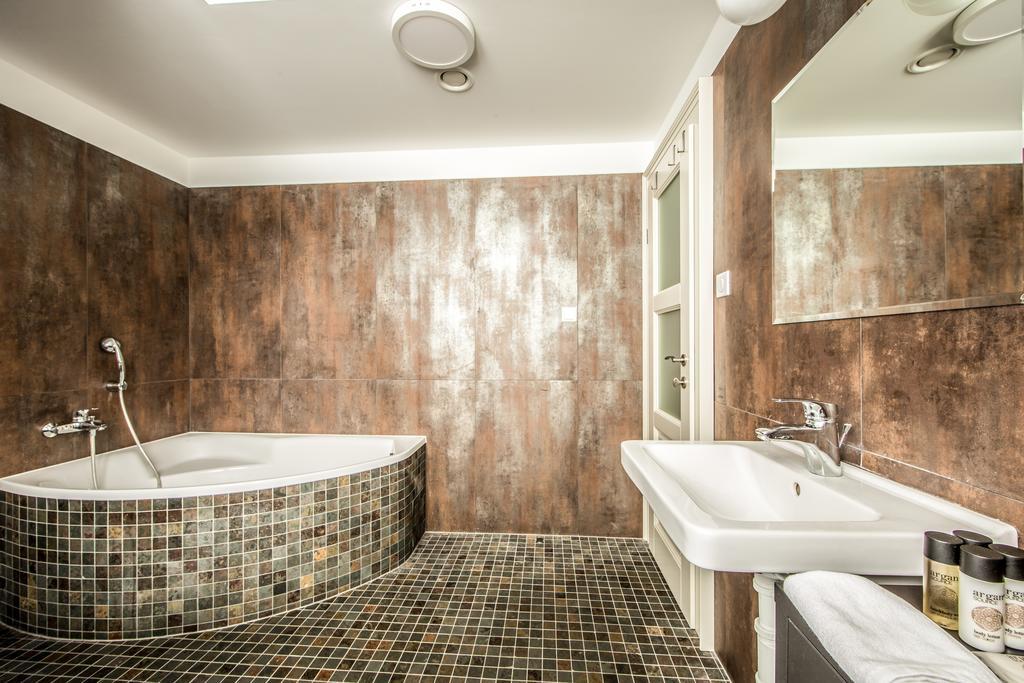 Aplend City Bastova 1 Apartmán *